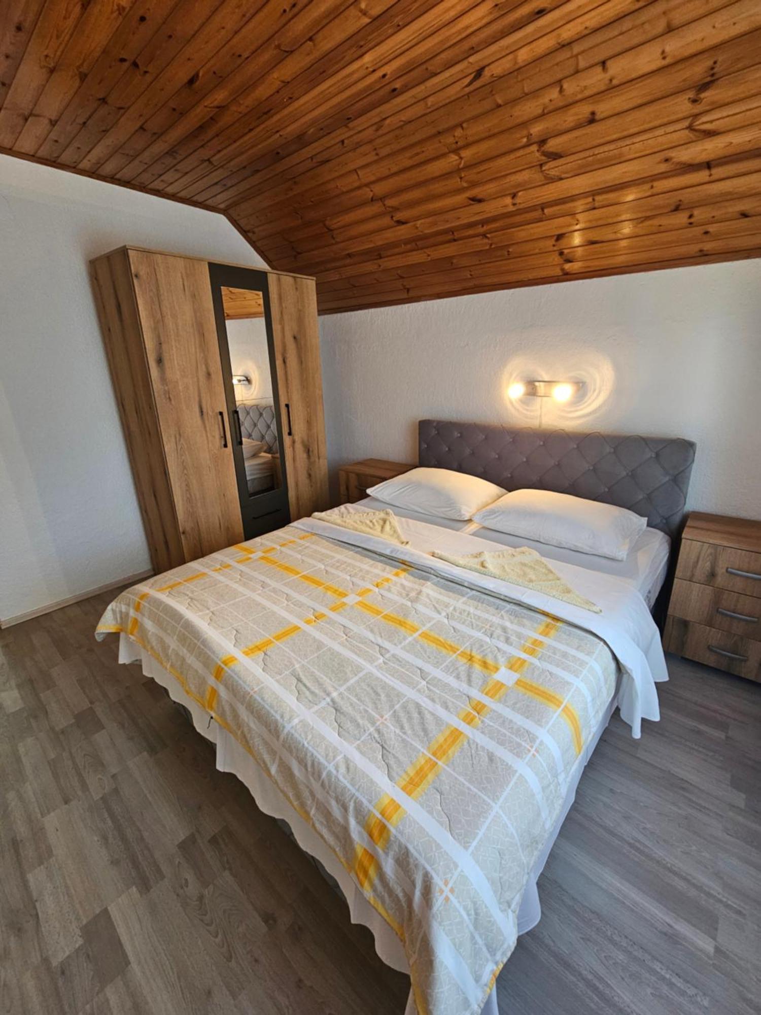 Mile - House Smoljanac